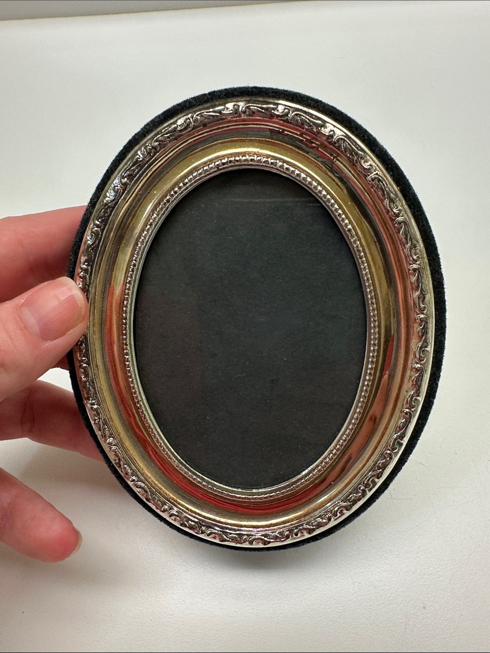 Vintage Oval Picture Frame in Gold and Black